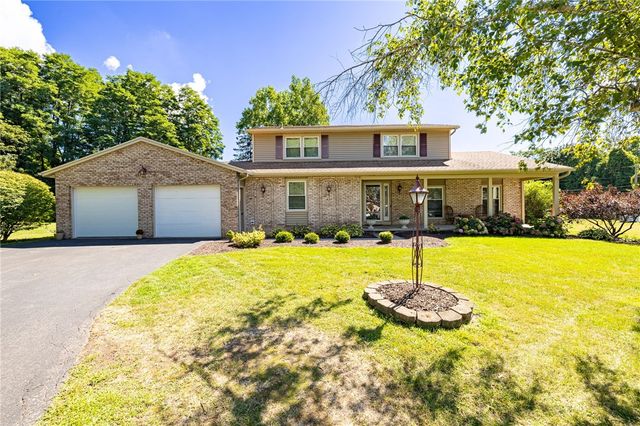 22 Littlewood Lane East, Penfield, NY 14625