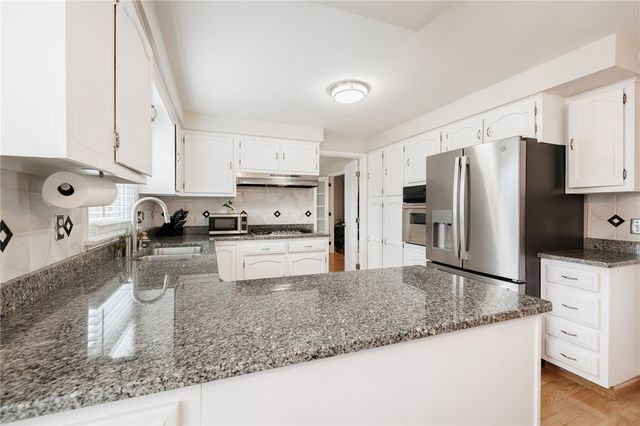 22 Littlewood Lane East, Penfield, NY 14625