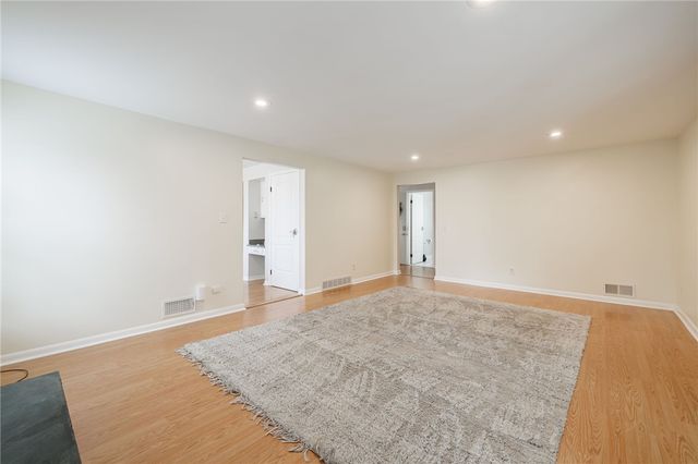 22 Littlewood Lane East, Penfield, NY 14625