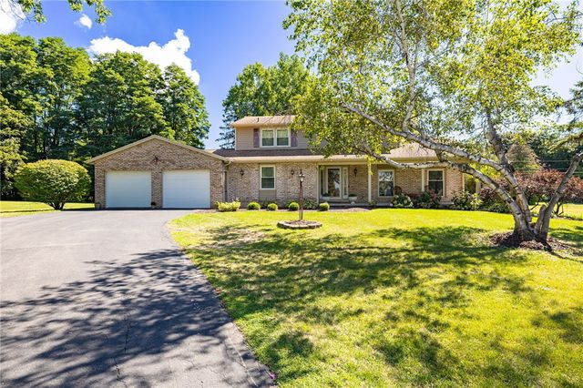 22 Littlewood Lane East, Penfield, NY 14625