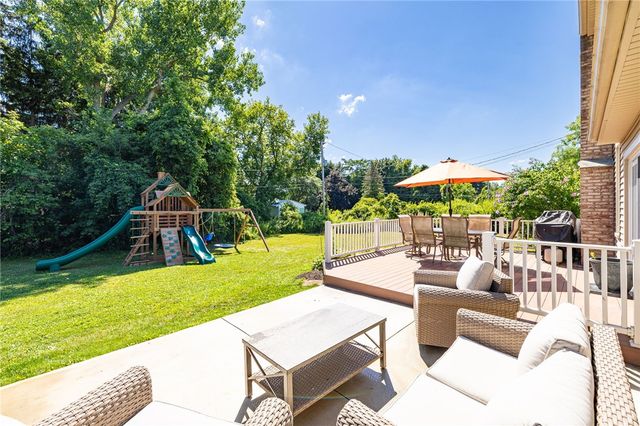 22 Littlewood Lane East, Penfield, NY 14625