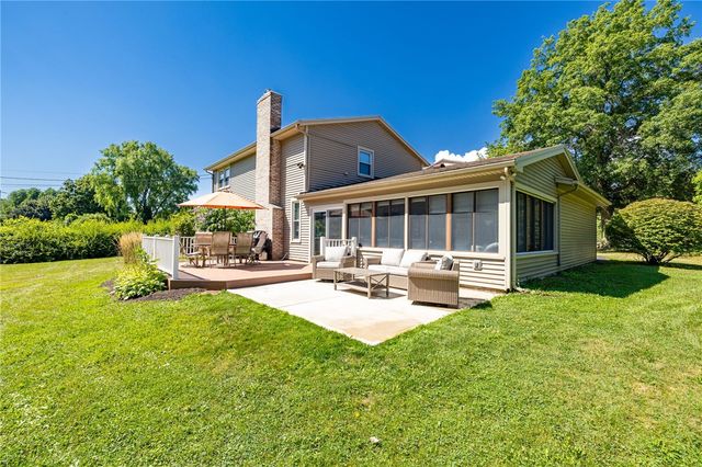 22 Littlewood Lane East, Penfield, NY 14625