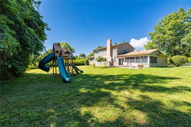 22 Littlewood Lane East, Penfield, NY 14625