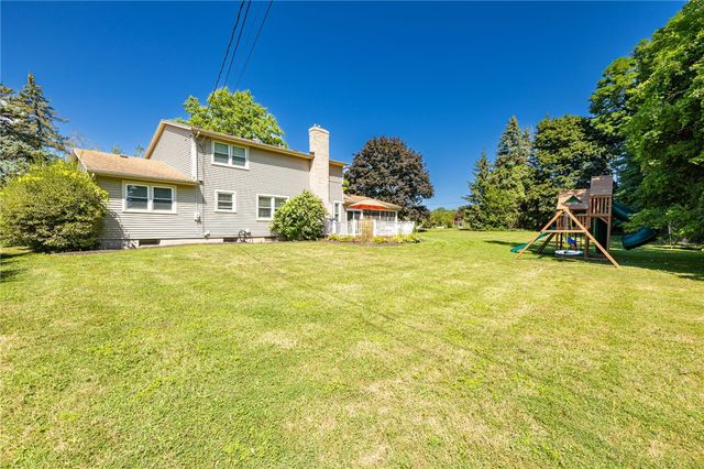 22 Littlewood Lane East, Penfield, NY 14625