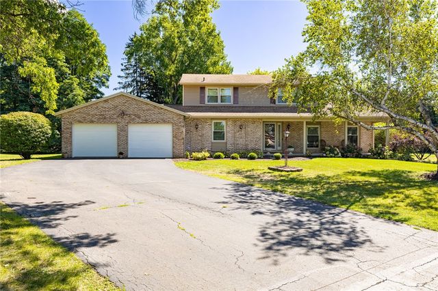 22 Littlewood Lane East, Penfield, NY 14625