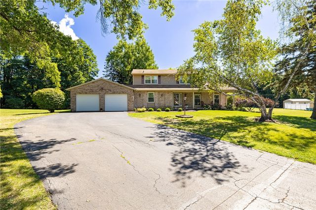 22 Littlewood Lane East, Penfield, NY 14625