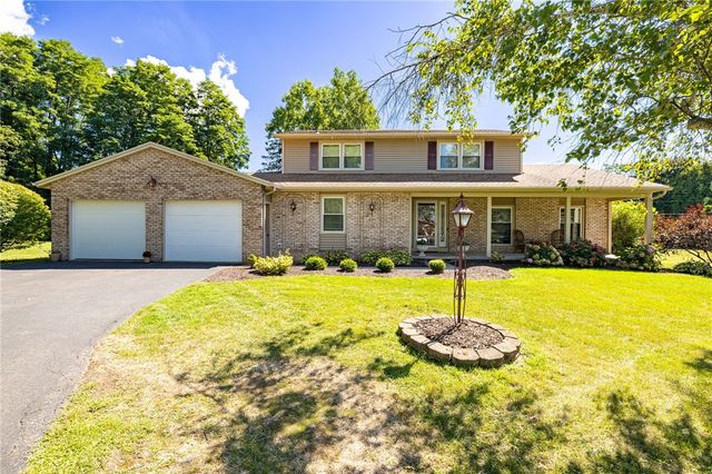 22 Littlewood Lane East, Penfield, NY 14625