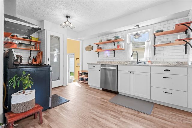 565 Lansing Road, Akron, OH 44312