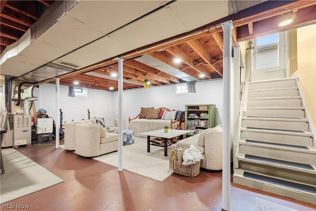 565 Lansing Road, Akron, OH 44312