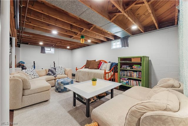 565 Lansing Road, Akron, OH 44312