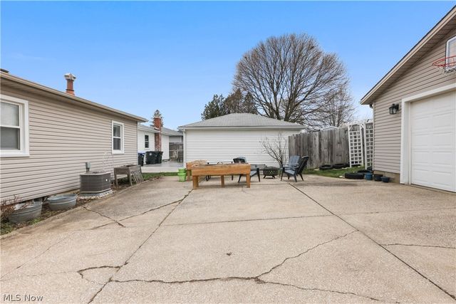 565 Lansing Road, Akron, OH 44312