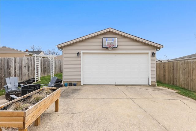 565 Lansing Road, Akron, OH 44312