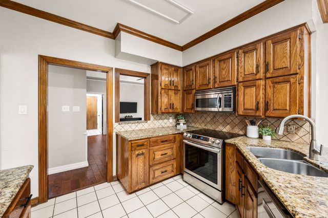 4300 Green Meadow Street E, Colleyville, TX 76034
