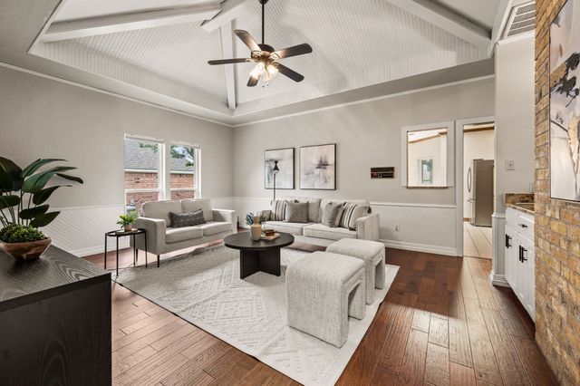 4300 Green Meadow Street E, Colleyville, TX 76034