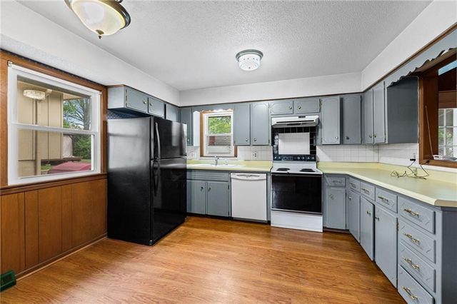 1610 NE 68th Street, Kansas City, MO 64118