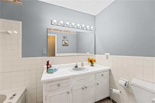 1610 NE 68th Street, Kansas City, MO 64118