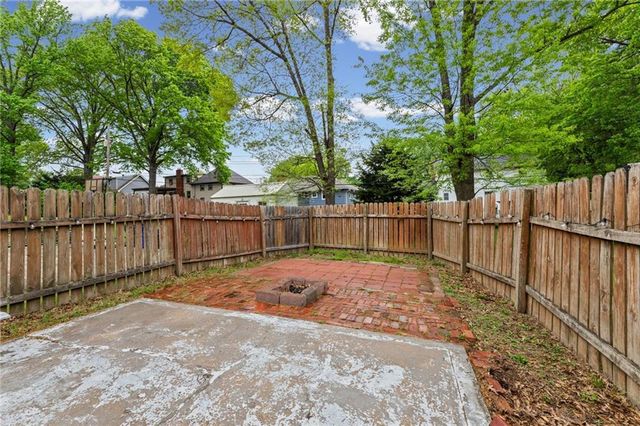 1610 NE 68th Street, Kansas City, MO 64118