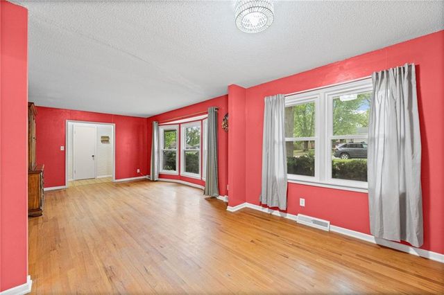 1610 NE 68th Street, Kansas City, MO 64118