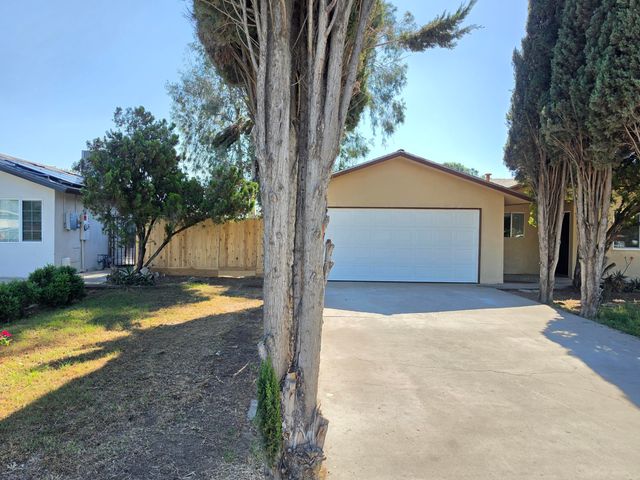 1324 Hume Drive, Sanger, CA 93657