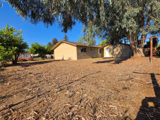 1324 Hume Drive, Sanger, CA 93657
