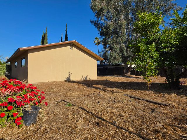 1324 Hume Drive, Sanger, CA 93657
