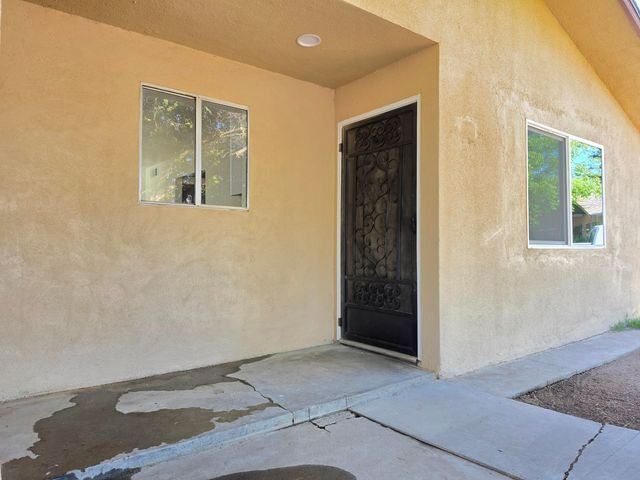 1324 Hume Drive, Sanger, CA 93657