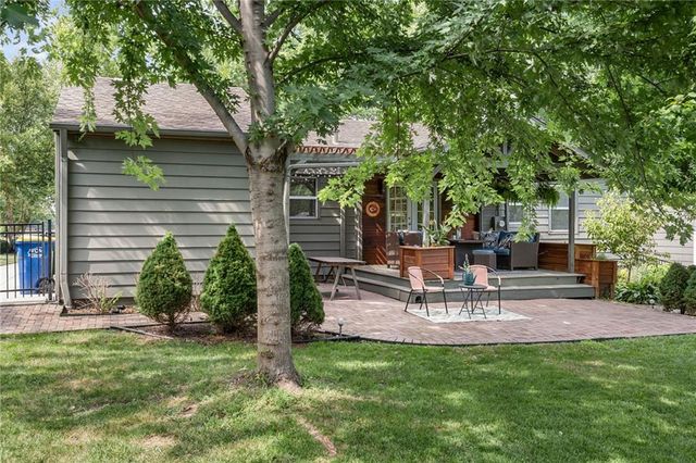 4631 W 61st Street, Fairway, KS 66205