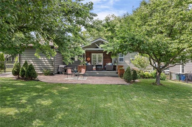 4631 W 61st Street, Fairway, KS 66205