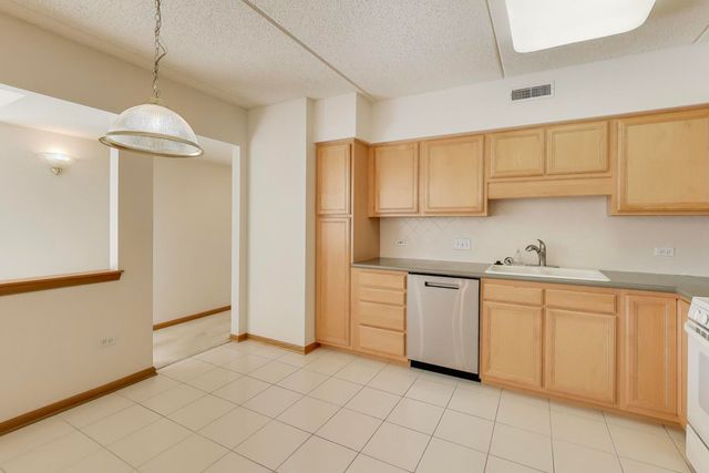 770 Pearson Street 2-207, Des Plaines, IL 60016