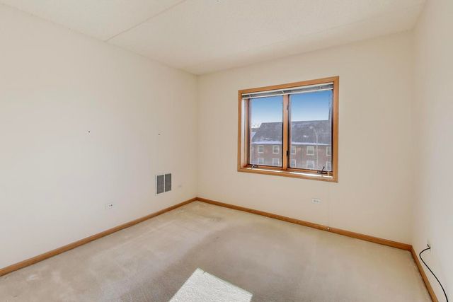 770 Pearson Street 2-207, Des Plaines, IL 60016