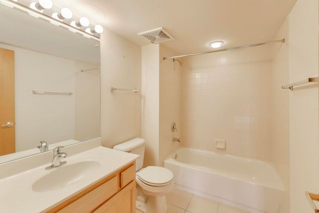 770 Pearson Street 2-207, Des Plaines, IL 60016