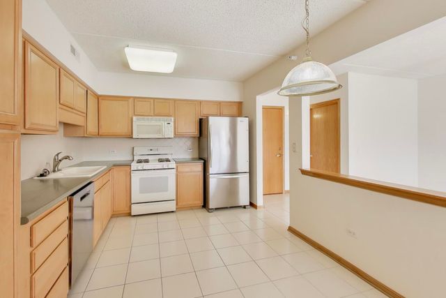 770 Pearson Street 2-207, Des Plaines, IL 60016