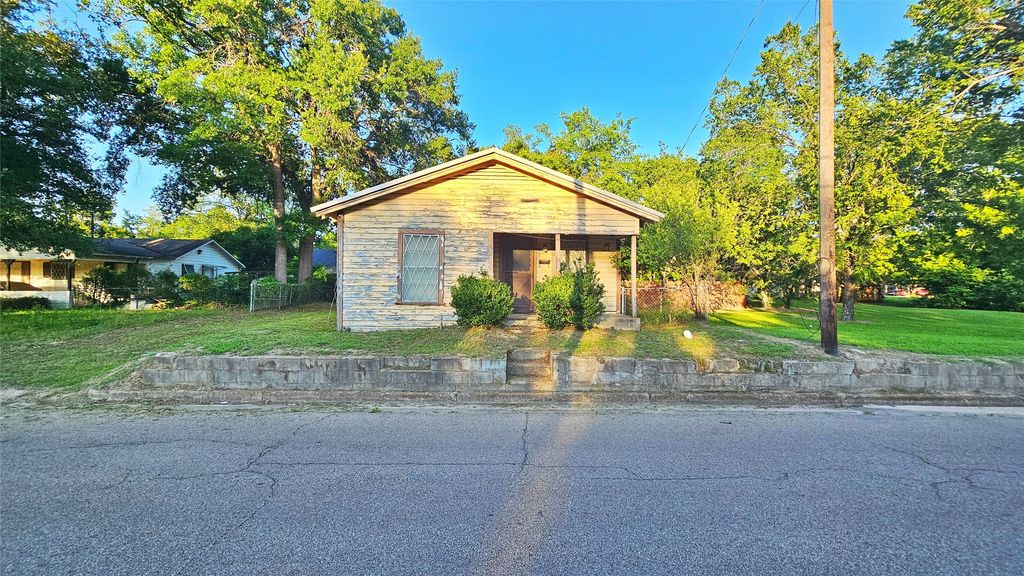 300 Carter Street, Sulphur Springs, TX 75482