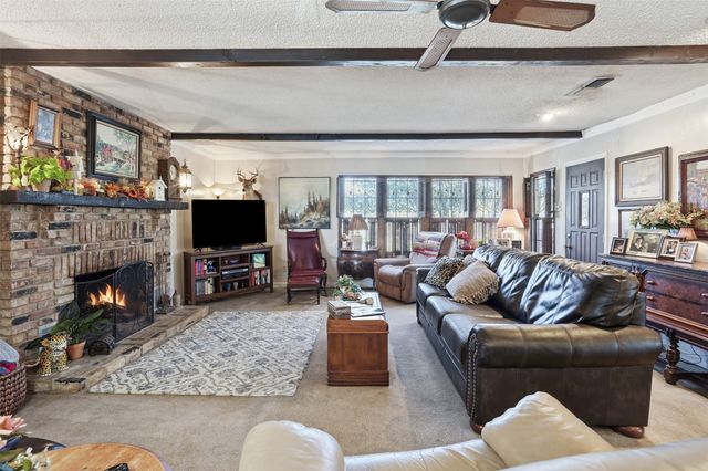 336 S 8th Avenue, Palo Pinto, TX 76484