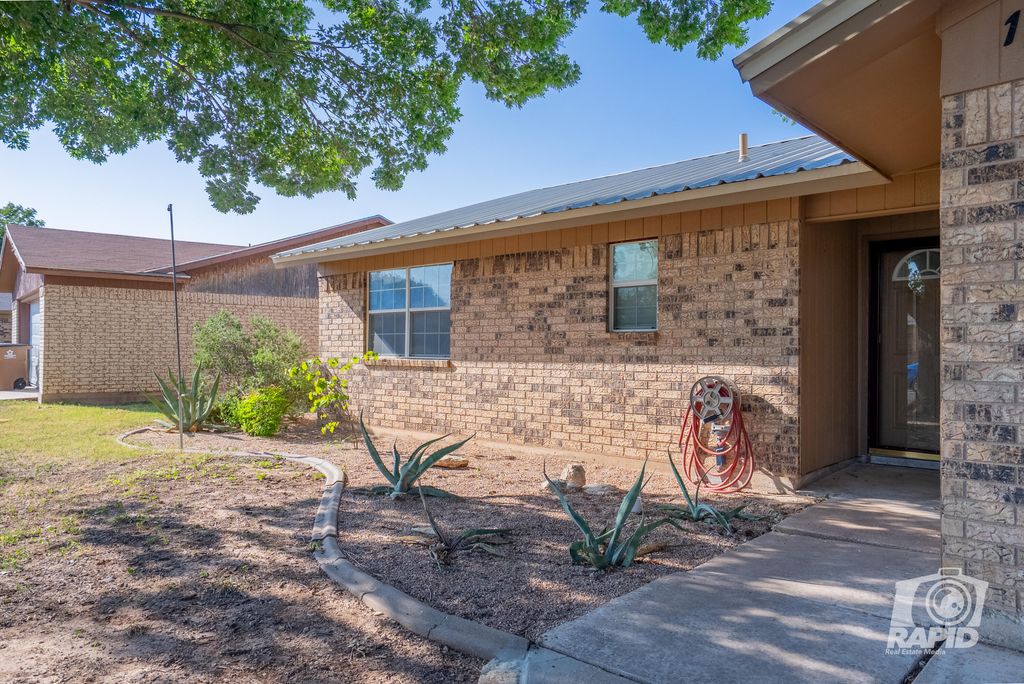 Image 7 of property listing at 117 Inwood Drive, San Angelo, TX 76903