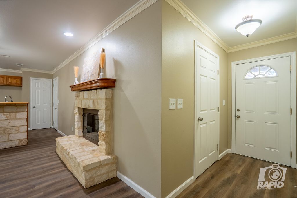 Image 9 of property listing at 117 Inwood Drive, San Angelo, TX 76903