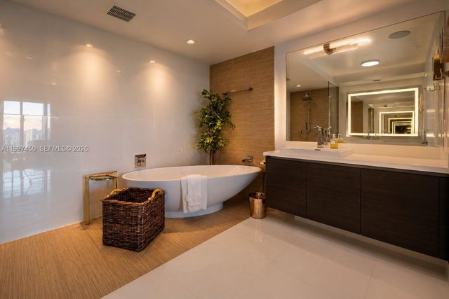 330 Sunny Isles Boulevard 52102, Sunny Isles Beach, FL 33160