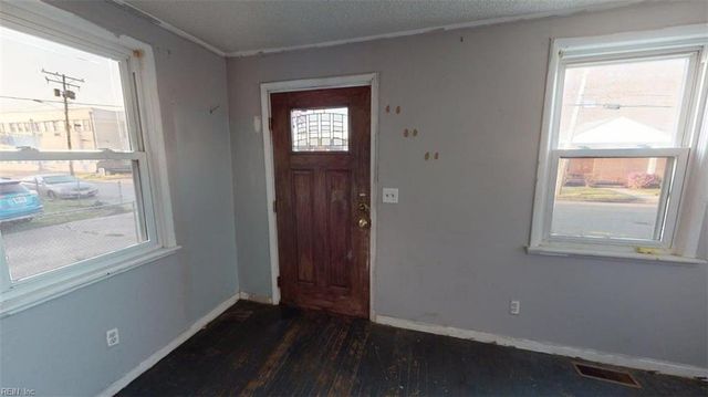 1128 Hugo ST, Norfolk, VA 23513