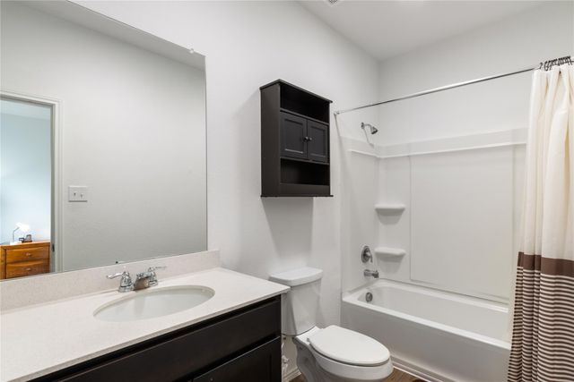 509 Halfmoon DR, Lockhart, TX 78644