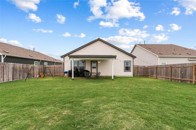509 Halfmoon DR, Lockhart, TX 78644