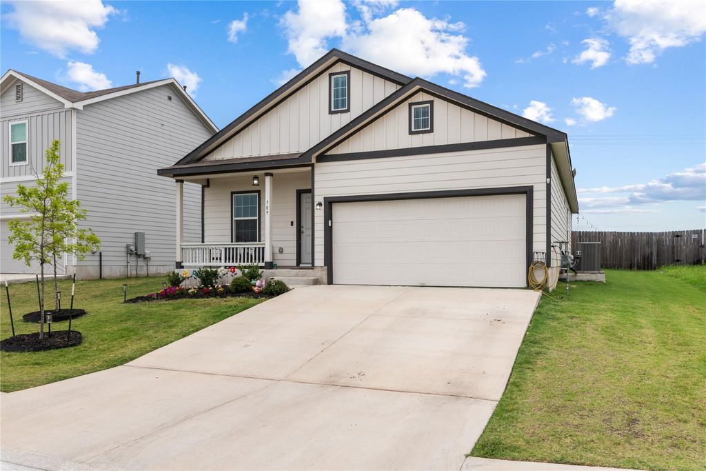 509 Halfmoon DR, Lockhart, TX 78644