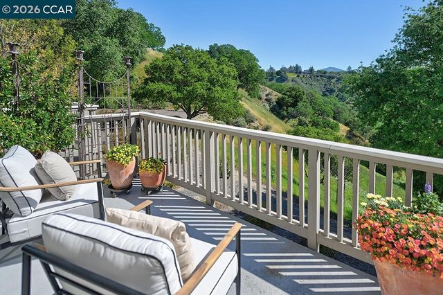 2886 Saklan Indian Dr, Walnut Creek, CA 94595