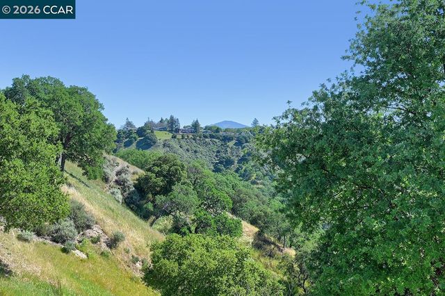 2886 Saklan Indian Dr, Walnut Creek, CA 94595