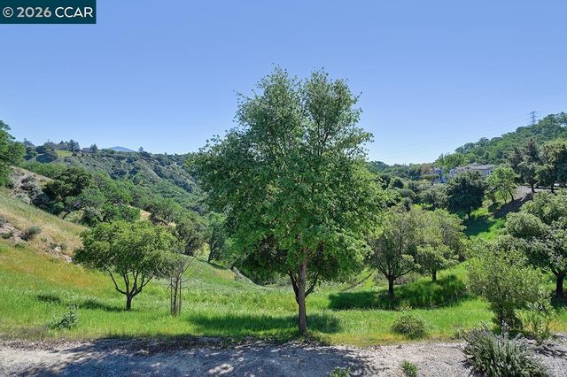 2886 Saklan Indian Dr, Walnut Creek, CA 94595