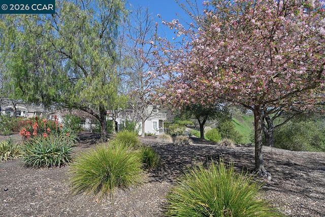 2886 Saklan Indian Dr, Walnut Creek, CA 94595