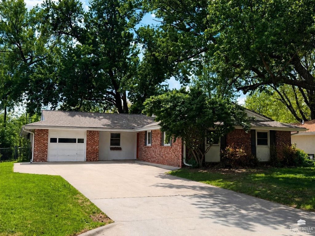 2453 Vaughn Drive, Manhattan, KS 66502