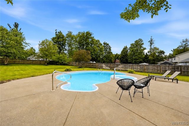 31 Stubwoode Drive, Amherst, NY 14051