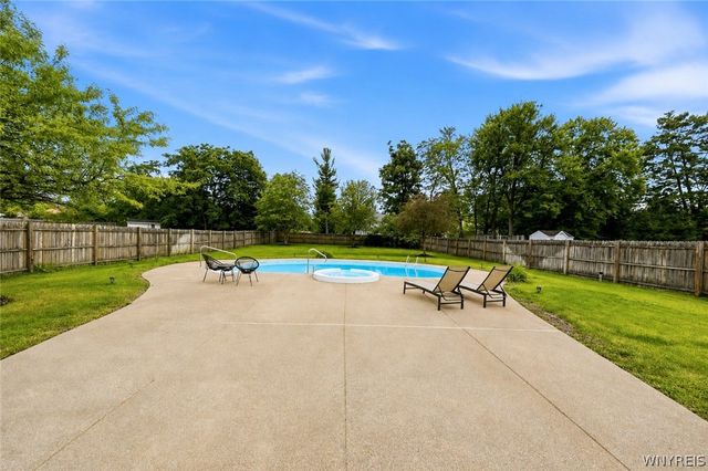 31 Stubwoode Drive, Amherst, NY 14051
