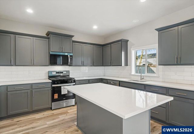 7076 SE Pinot Noir Dr, Corvallis, OR 97330