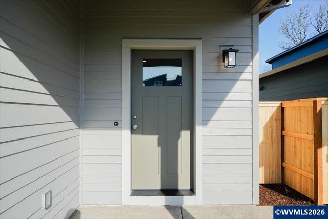 7076 SE Pinot Noir Dr, Corvallis, OR 97330